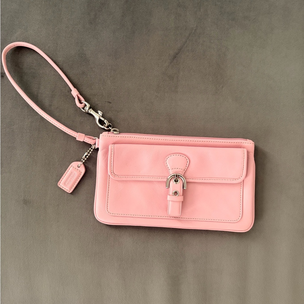Vintage Coach 🩷 Pink Leather Wristlet Clutch with Front Buckle